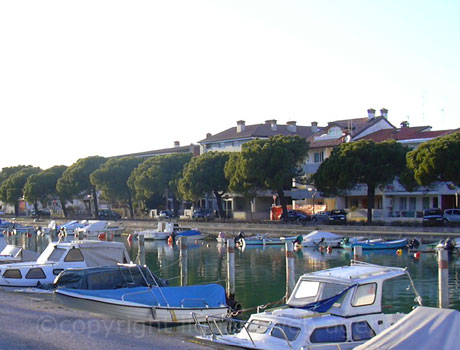 Aussicht auf der befahrbar Kanal von Grado Insel foto