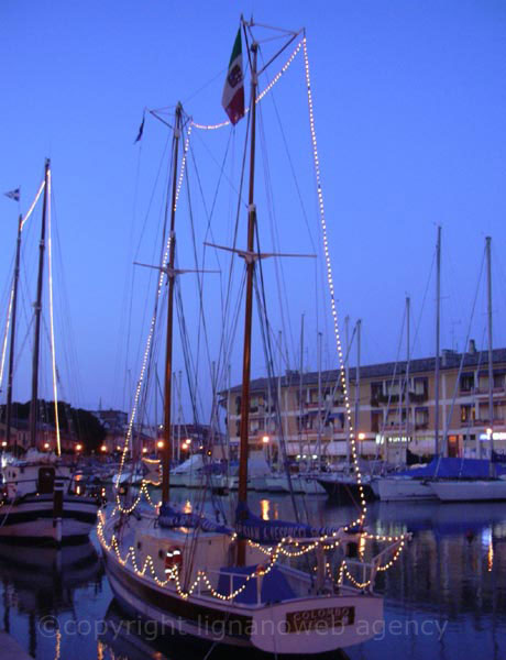 Das Colombo Schiff in Grado Hafen foto