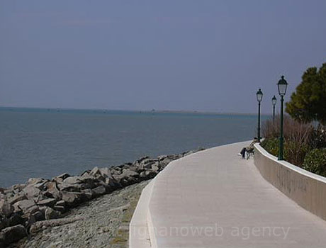 Die Meer Aussicht von der Damm in Grado foto