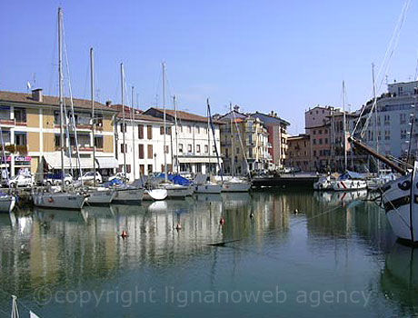 Segelboote in Grado foto