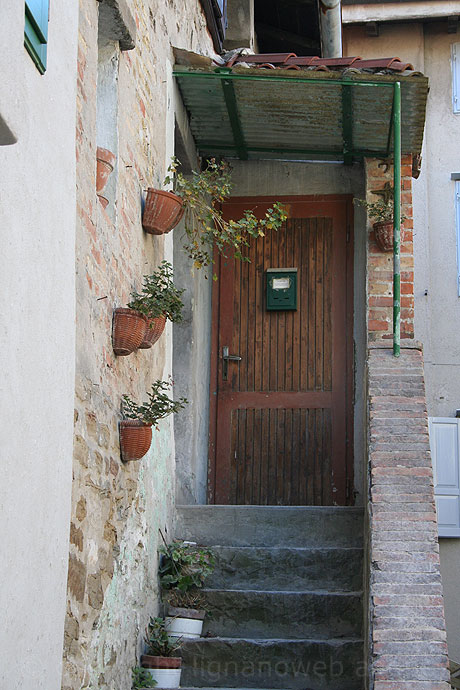 Apartment entrance in the historical center of Grado photo