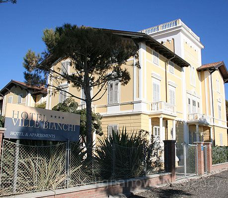 Hotelul Ville Bianche din Grado cu vedere la mare foto